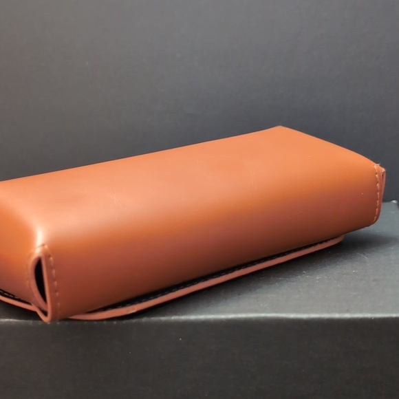 Fossil Brown Leather Magnetic Fold Over Eyeglasses Case. - Picture 6 of 8